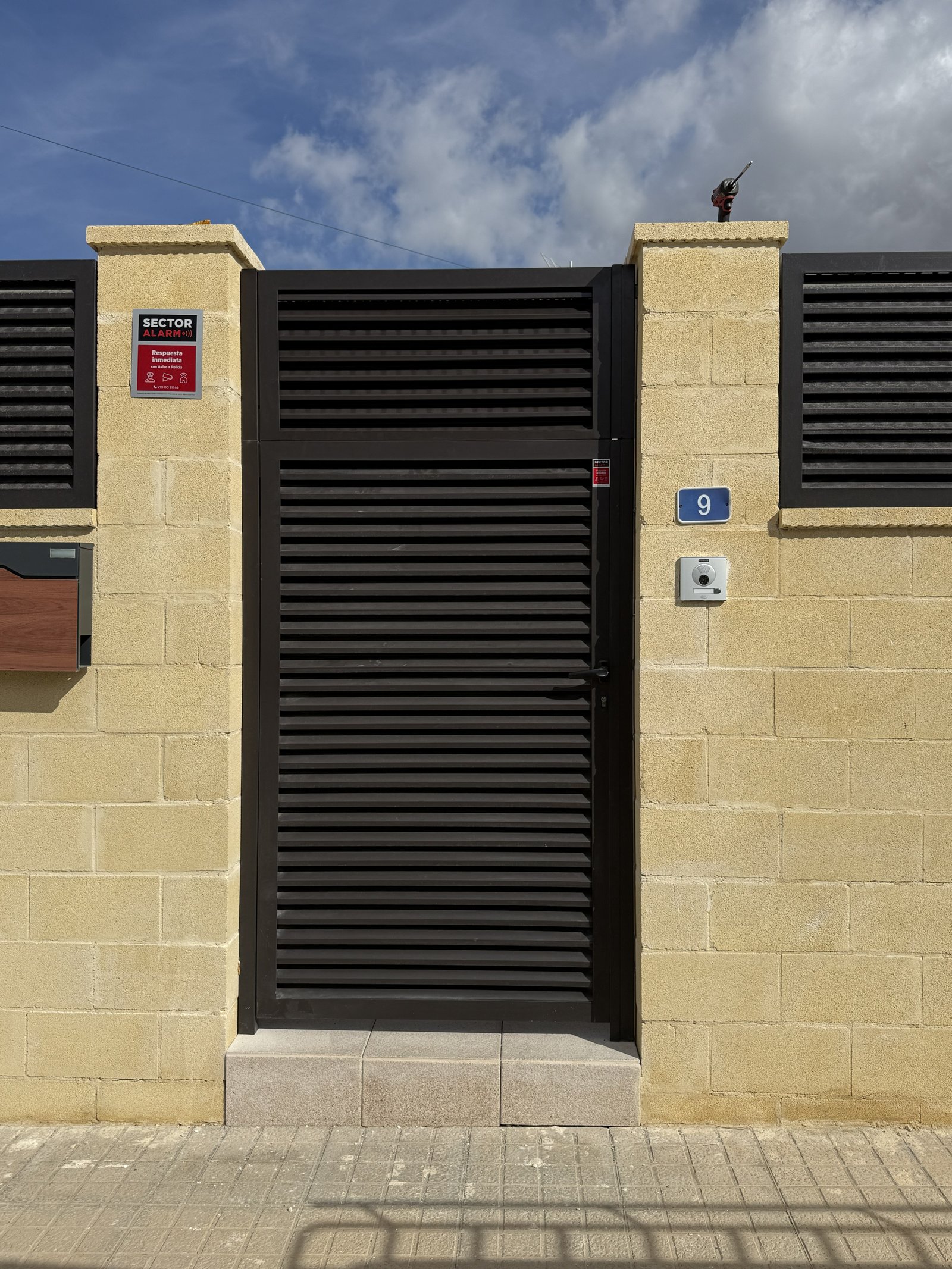 Puerta de comunidad – vista 03